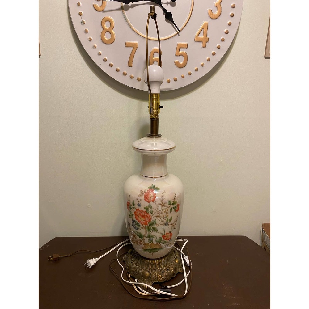 Beautiful Vintage Glass EF & EF Industries Lamp